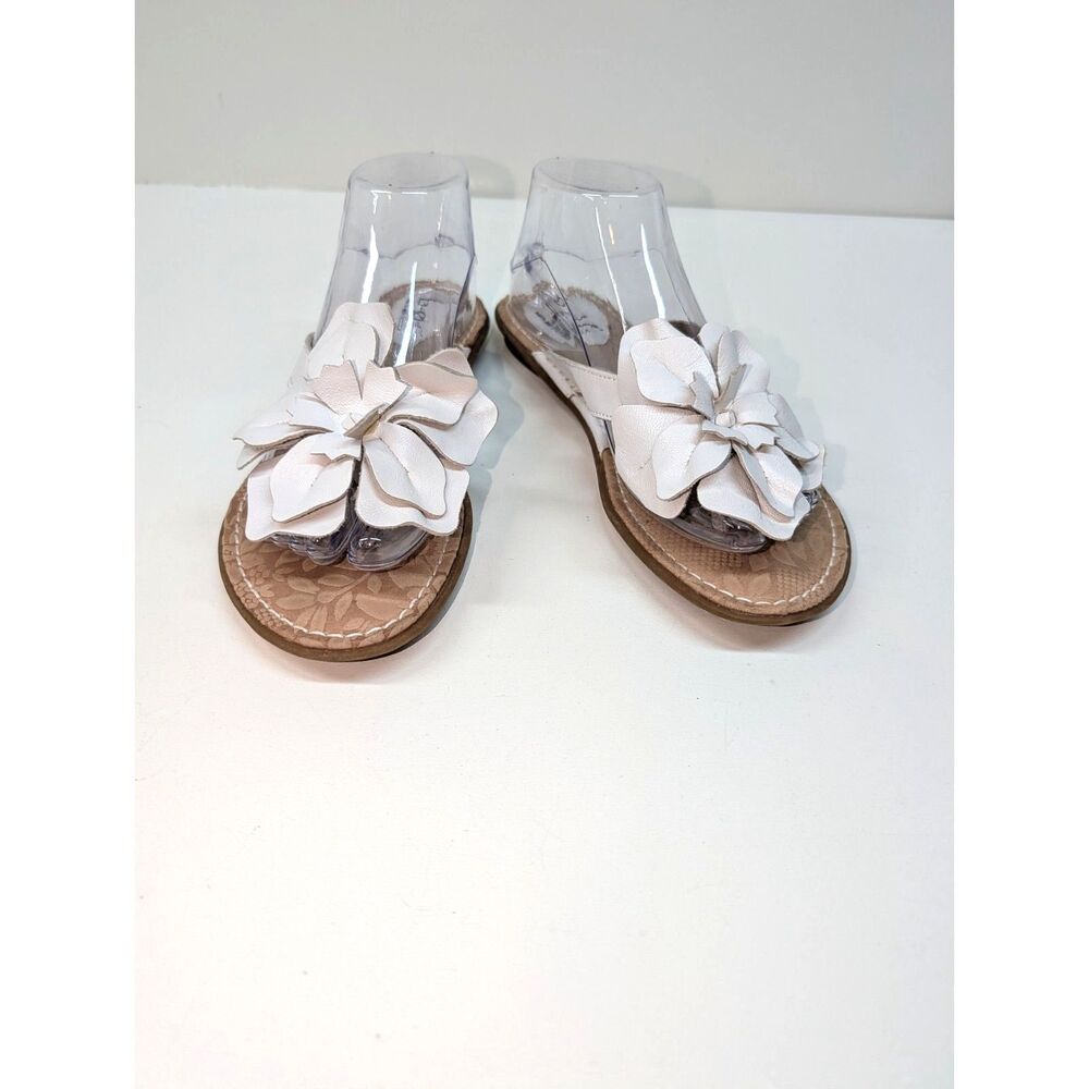 B.O.C. Kendra White Floral Thong Sandals, size 9